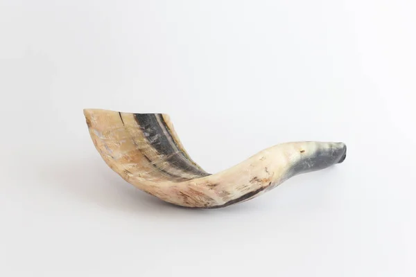 Shofar Boynuz Beyaz Üzerinde Izole Rosh Hashanah Yahudi Bayramı Konsepti — Stok fotoğraf