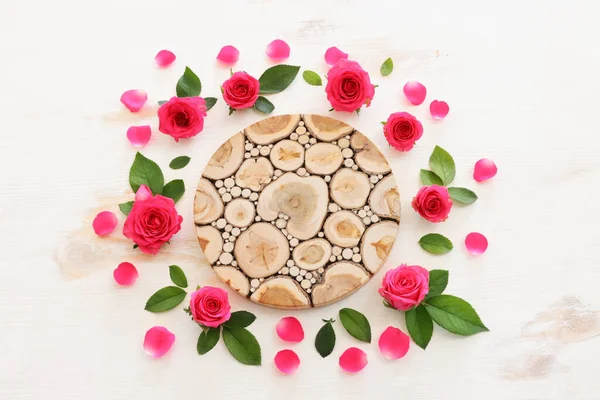 White Wooden Delicate Background Pink Roses Petals Top View — Stock Photo, Image
