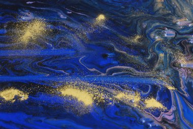Siyah, altın ve mavi yaratıcı renklere sahip soyut mermer efekt arka planının sanat fotoğrafçılığı. Güzel boya..