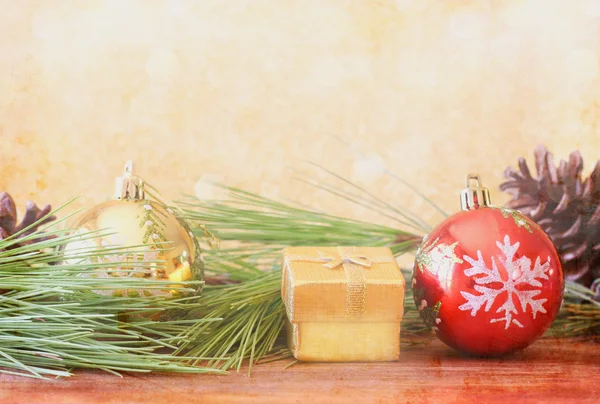 Christmas background with ornament, gift box and fir over table — Stock Photo, Image