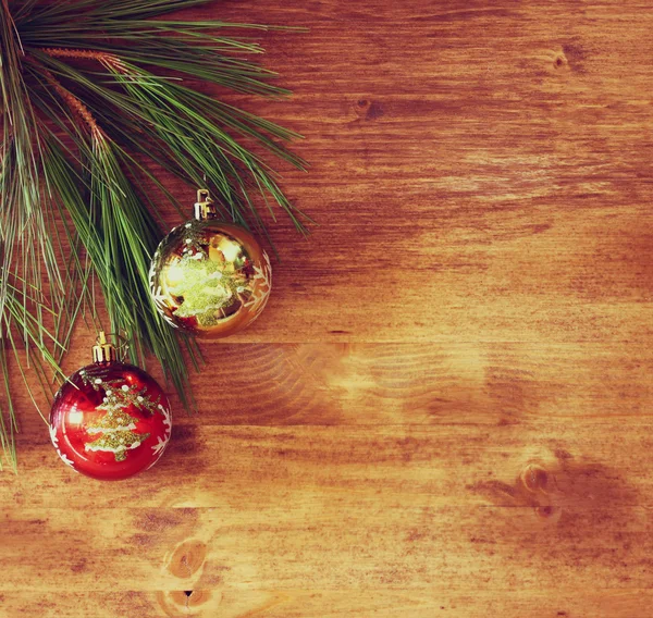 Decoración de Navidad en un tablero de madera — Foto de Stock