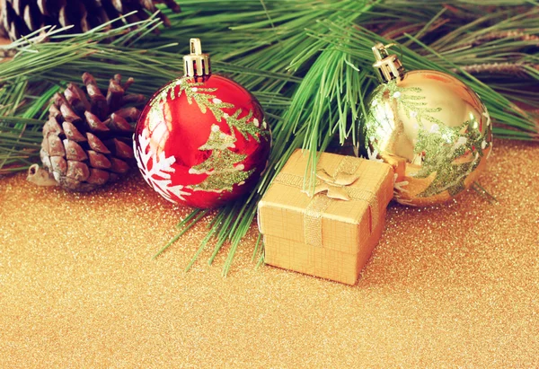 Christmas background with ornament, gift box and fir over table — Stock Photo, Image
