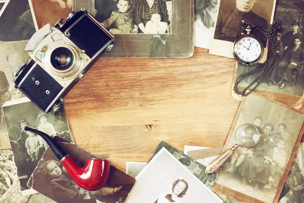 Top view of old camera, antique photographs and old pocket clock — Stock Photo, Image