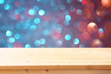 ahşap güverte ve bokeh açık renkli ürünü görüntülemek için