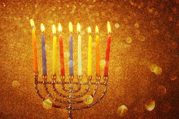 Menora met fotokaders en glitter licht achtergrond. Hanukkah concept — Zdjęcie stockowe