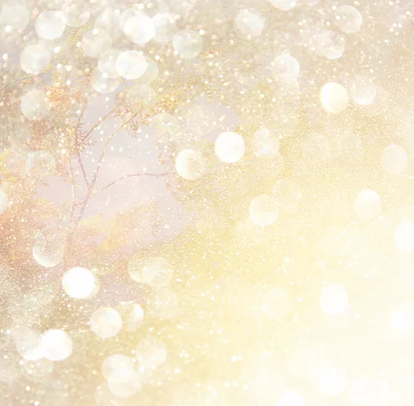 Glitter vintage ljus bakgrund. abstrakt guld bakgrund. defocused — Stockfoto