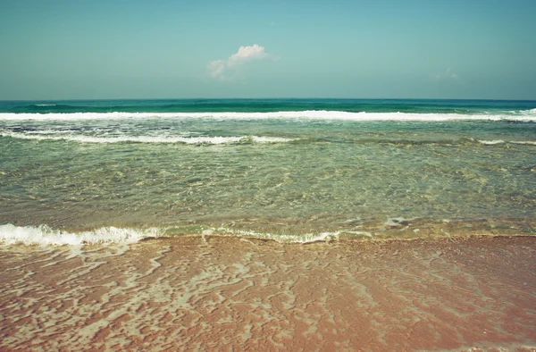 Open view to calm sea landscape with crisp sky in the horizon. image is retro filtered — Stock Photo, Image