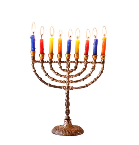 Judisk semester Hanukkah bakgrund med menorah brinnande ljus isolerad på vit — Stockfoto