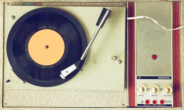 Top view of old record player, image is retro filtered — Stock Photo, Image