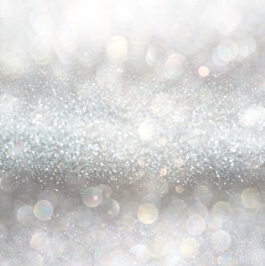 Gümüş ve beyaz bokeh ışıkları söndü. soyut arkaplan