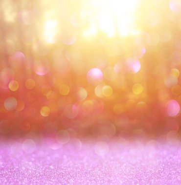 soyut fotoğraf ışığın ağaçlar ve glitter bokeh ışıklar arasında seri. görüntü bulanık ve filtre .