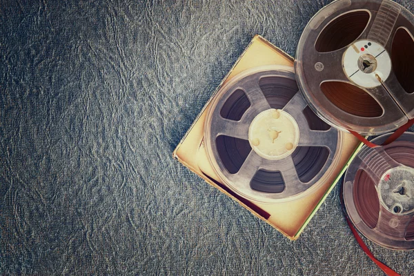 Top view of old sound recording tape, reel to reel type and box. — Stock Photo, Image