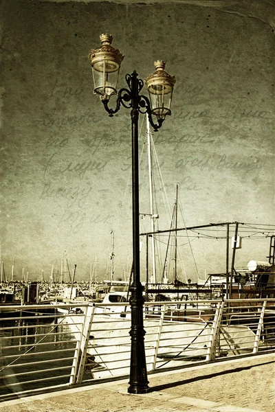 ヨットとビンテージ スタイルの質感とアンティークの街路灯オーバーレイ効果 — ストック写真