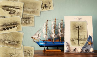 Mozaik çok Marina Yat ile eski resimleri ile. Retro etkisi ve eski stil fotoğraf kolaj. Deniz kavramı