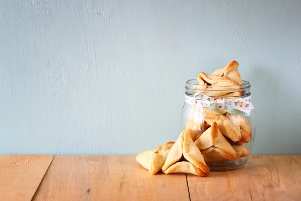 Hamantaschen cookies nebo hamans uši oslavy Purim (židovský svátek). filtrovaný obraz — Stock fotografie