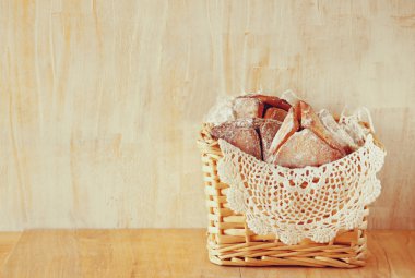 Hamantaschen çerezleri veya hamans kulaklar Purim kutlama (Yahudi tatil)