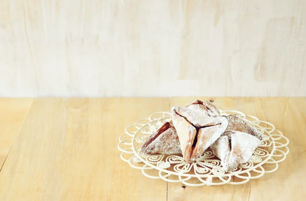 Hamantaschen クッキーまたは hamans 耳プリムお祝い (ユダヤ教の祝日のため) — ストック写真