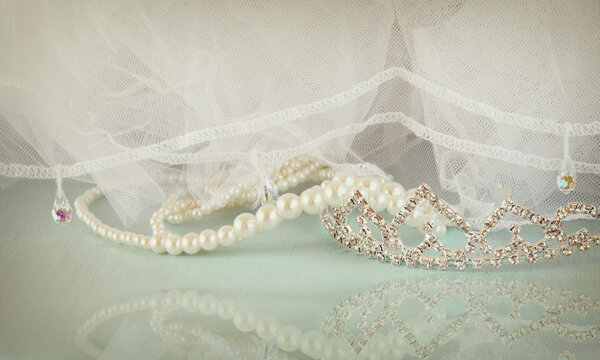 Wedding vintage crown of bride, pearls and veil. wedding concept