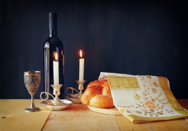 Sabbath görüntü. Challah ekmek ve tabii ahşap tablo