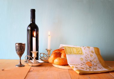 Sabbath görüntü. Challah ekmek ve tabii ahşap tablo