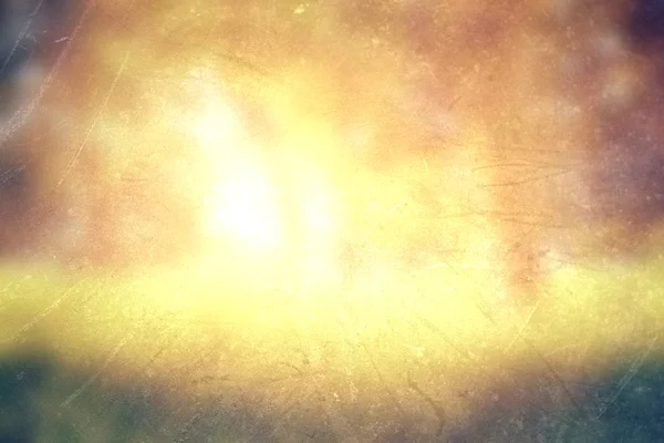 Foto abstrata da explosão de luz entre as árvores e luzes bokeh brilho. imagem é borrada e filtrada  . — Fotografia de Stock