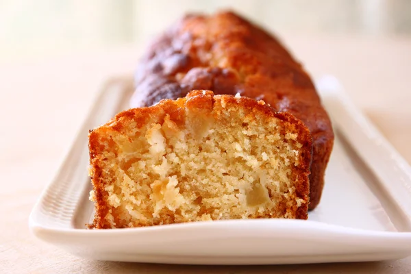 Torta di mele fatta in casa con su sfondo bianco — Foto Stock