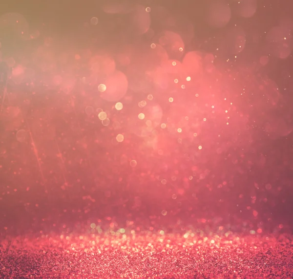 Glitter vintage ışıklar arka plan. Altın, kırmızı ve mor. defocused — Stok fotoğraf
