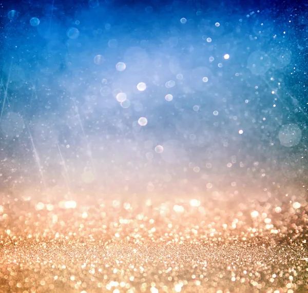 Glitter vintage φώτα φόντο με έκρηξη φωτός. ασημί, μπλε και άσπρο. αποεστιασμένη. — Φωτογραφία Αρχείου
