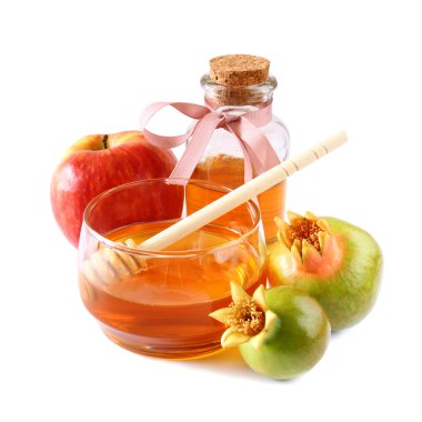 Rosh hashanah (jewesh tatil) kavramı - bal, elma ve nar beyaz izole. geleneksel tatil sembolleri.