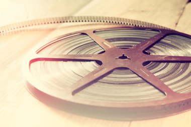 Üstten Görünüm görüntü eski ahşap arka plan üzerinde 8 mm film reel