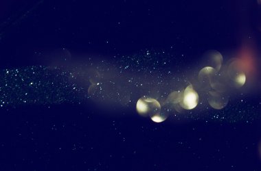 Glitter vintage ışıklar arka plan. Altın, gümüş, mavi ve siyah. de-odaklı.