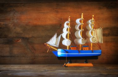 Eski ahşap yelkenli tekne