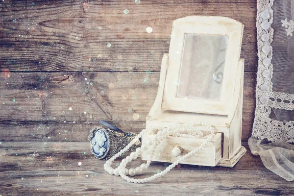 Antika ahşap takı kutusu — Stok fotoğraf