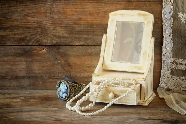 Starožitné dřevěné šperkovnice — Stock fotografie