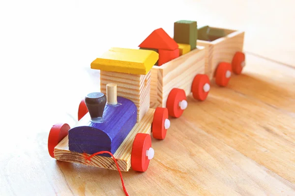 Trenul de jucărie din lemn — Fotografie, imagine de stoc