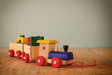 ahşap oyuncak tren