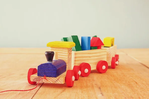 รถไฟของเล่นไม้ — ภาพถ่ายสต็อก