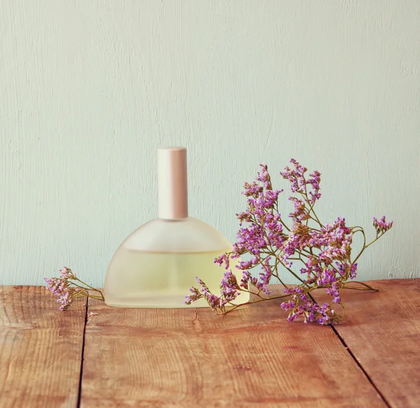 Perfume bottle with flowers — Stock Photo, Image