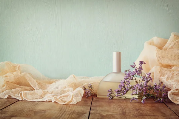 Perfume bottle with flowers — Stock Photo, Image