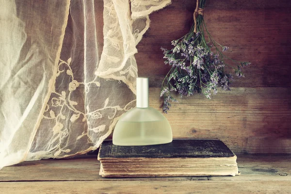 Perfume bottle with flowers — Stock Photo, Image