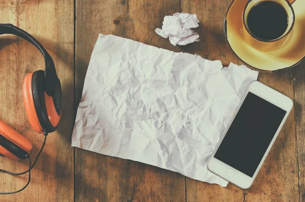 Smartphone avec tasse de café — Photo