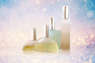 Parfüm şişeleri görüntüsünü