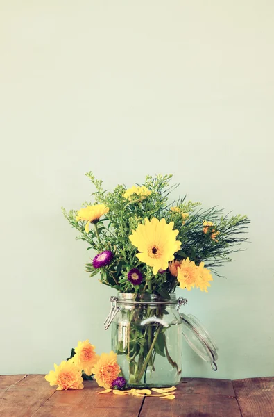 Летний букет цветов — стоковое фото