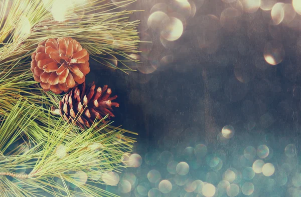 Sosnowych szyszek dekoracji na Boże Narodzenie — Zdjęcie stockowe