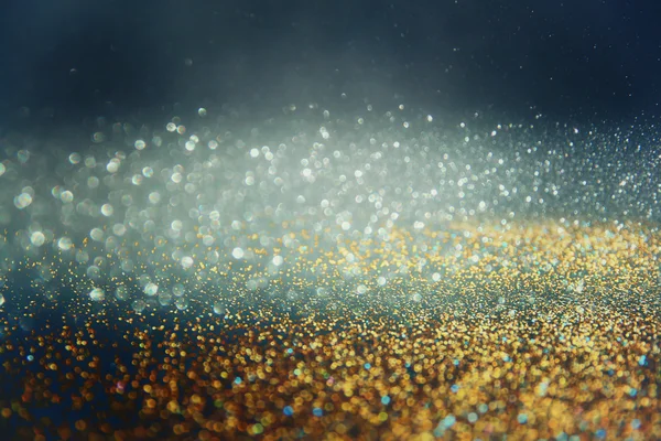 Glitzernde Vintage-Lichter Hintergrund. gold, silber, blau und schwarz. Defokussiert — Stockfoto