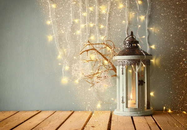 Houten vintage lantaarn — Stockfoto