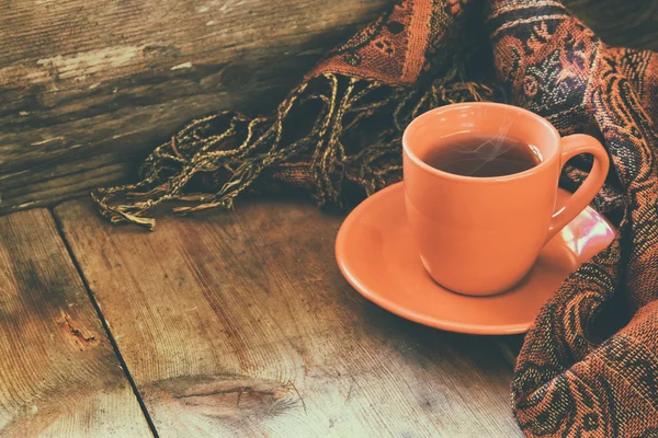 Taza de té con bufanda — Foto de Stock