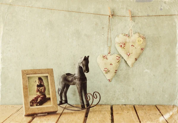 Vintage rocking horse and photo frame — 스톡 사진