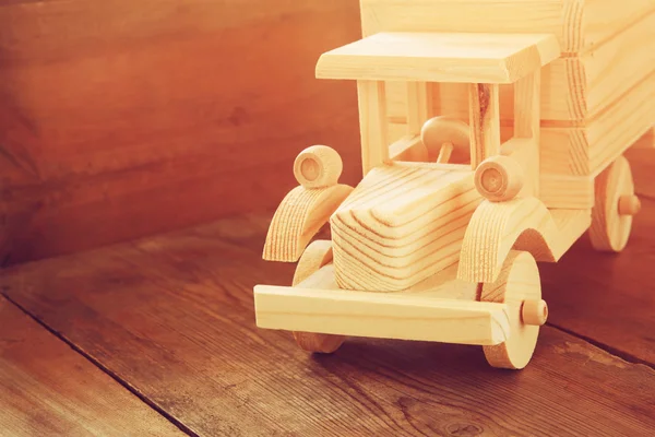 Coche de juguete de madera retro — Foto de Stock