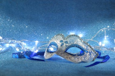 Mavi kadın karnaval maskesi